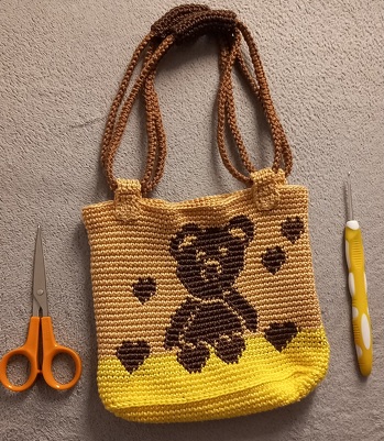 Gerade von der Nadel gehüpft. Eine kleine hübsche Tasche geworden.
Danke für die tolle AL