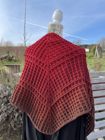 Bobbel + Anleitung = Match
Das Kasungi Tuch von Stella Design und ein vom Kontinent Afrika inspirierter Bobbel.