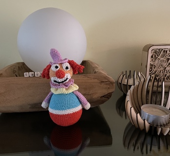 Clown Otto als Stehaufmännchen gearbeitet, jetzt bekommt er noch Knöpfe dann geht es zum Enkelkind. Leichte verständliche und einfach umzusetzende Anleitung 👍👍👍👍👍