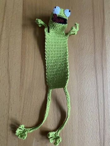 Hier das Lesezeichen ohne Buch 🤩 (Anleitung kommt aus dem Buch: Tierische Lesezeichen zum Häkeln, TOPP)