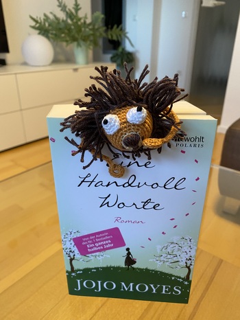 Schnelle Idee zum Muttertag umgesetzt 💐🫶🏻 … eignet sich auch für Wollreste (Anleitung kommt aus dem Buch: Tierische Lesezeichen zum Häkeln, TOPP)