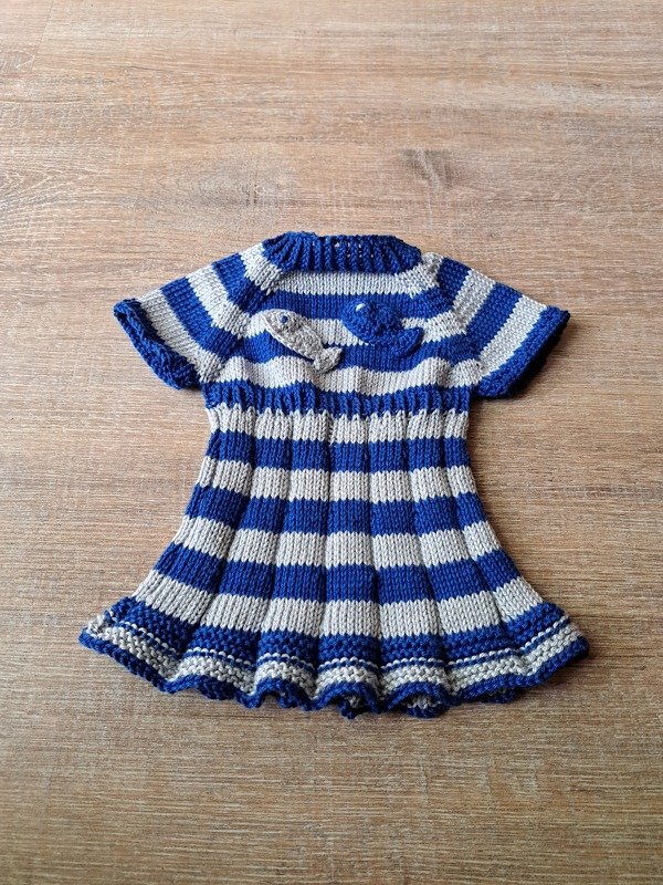 Buntes Raglankleidchen für Puppen - Strickanleitung