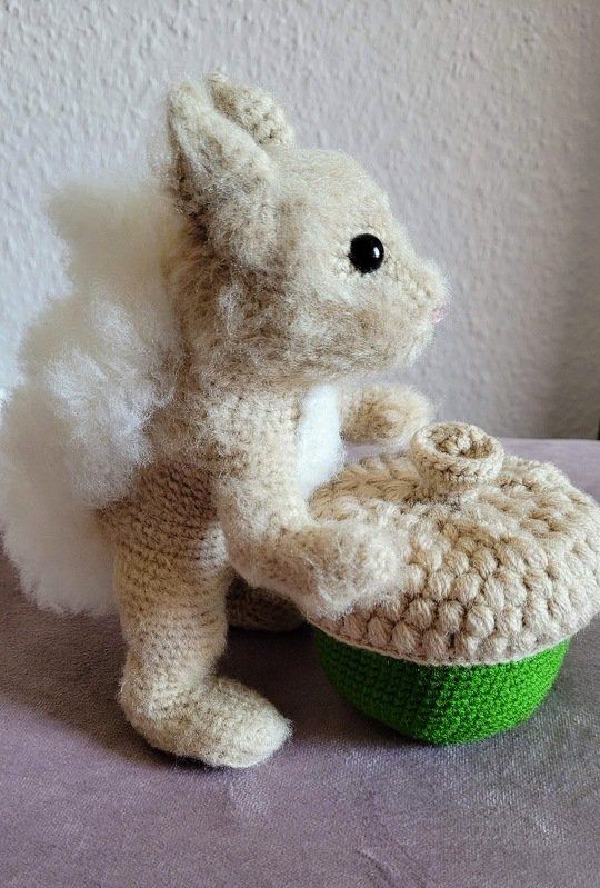 Häkelanleitung Eichhörnchen "Skip" mit Eichel und Eichenblatt