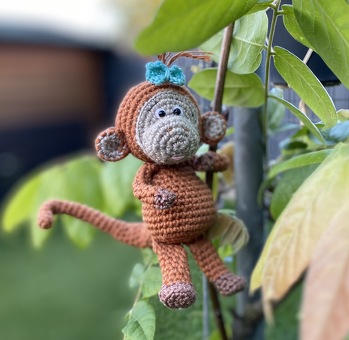 Nach eigener Idee entstand das kleine Affenmädchen.