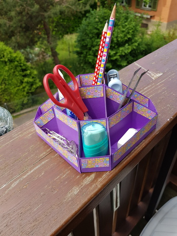 Hat alles gut geklappt und der Stiftehalter war schnell gebastelt.