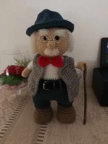 Hallo! Ich habe den Opa Gustl gehäkelt. Es hat so viel Spaß gemacht und ist eine tolle Anleitung.