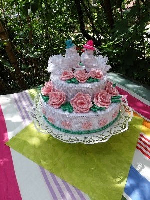 eine Hochzeitstorte, die verschenkt werden soll