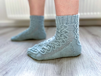 Anleitung: D'Artagnon
Designerin: Lanaphila
Wolle: Pegasus
Wollhersteller: Das Mondschaf
Farbe: Seven Of Nine