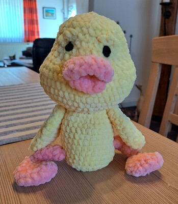 Sehr gute Anleitung. Ich habe nur die Augen anders gemacht. Nicht mit Sicherheitsaugen, sondern aus Filz.