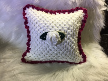 Das Kissen ist 25 x 25 groß und für meine Enkeltochter gemacht.