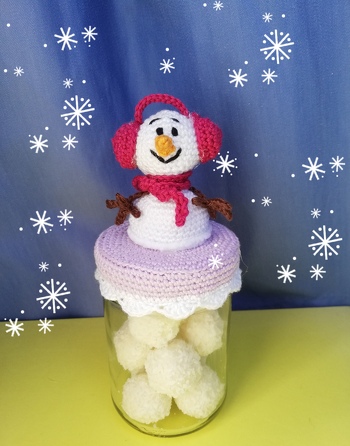 Danke für die tolle Anleitung! Eignet sich sehr gut zum verschenken! Besonders zum Wichteln gefüllt mit Süßigkeiten oder einen leckeren Tee....!🥰
https://www.crazypatterns.net/de/items/53627/schneemann-mit-ohrenschuetzern-deckelbezug-oder-dekofigur-weihnachten
