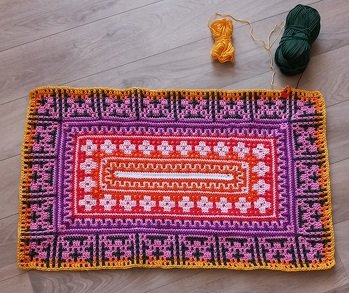 Mosaiktechnik, gehäkelt nach einer engl AL
Ist noch nicht fertig