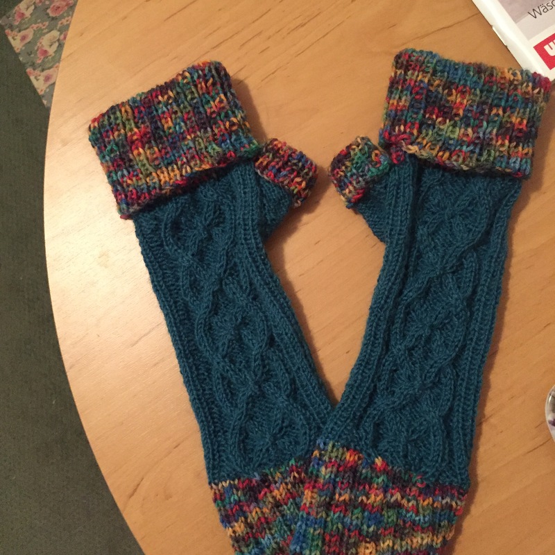 Knitting pattern: Fingerless mitts with Celtic Cables, 3 sizes