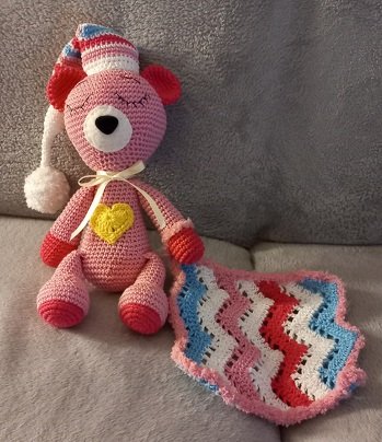 Wieder ein Häkelauftrag fertiggestellt für ein Mädchen.
Sehr schöne AL. Danke