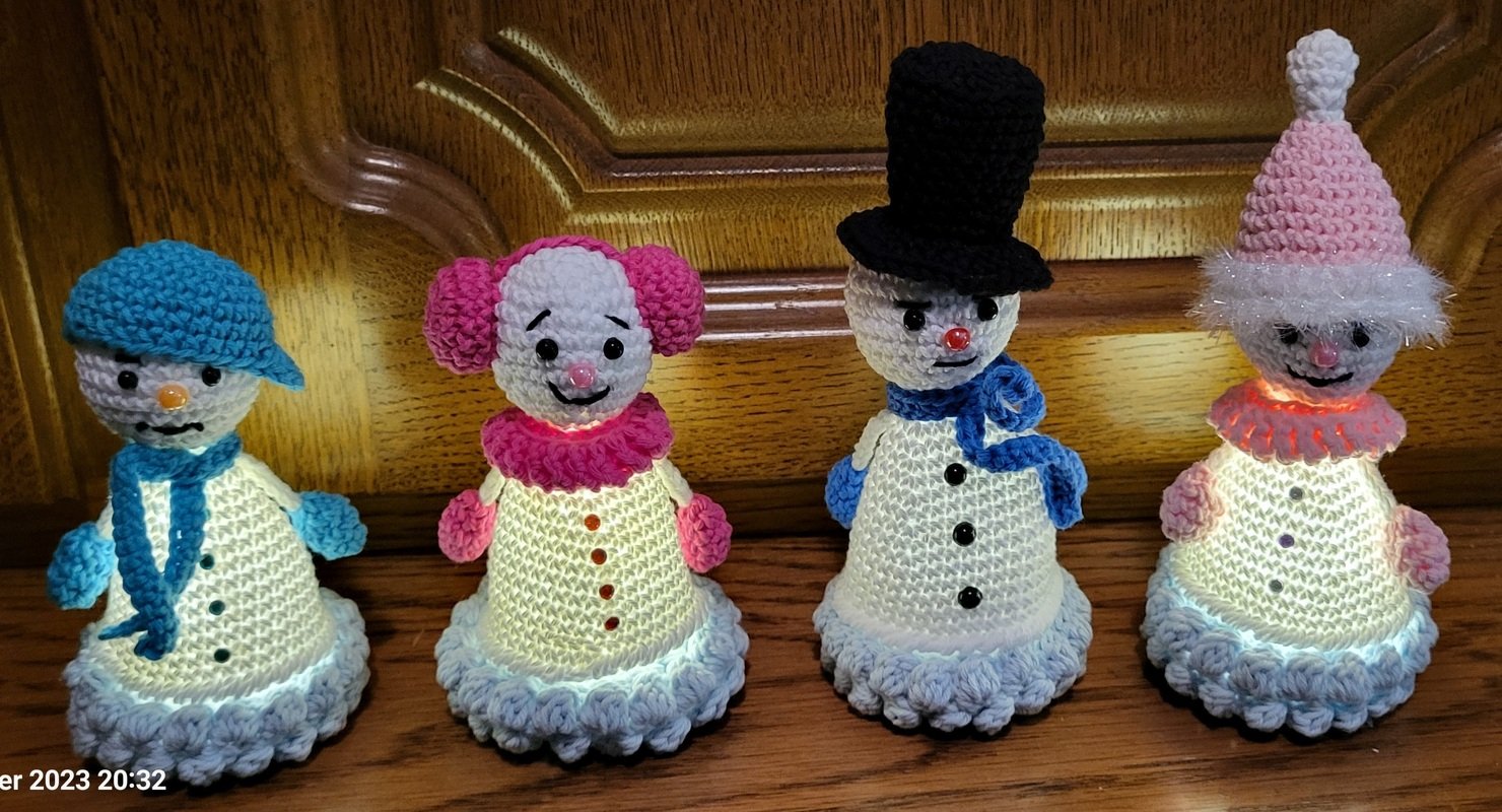 5tlg Schneemann Familie Tischdeko beleuchtet oder Eierwärmer mit Eisscholle