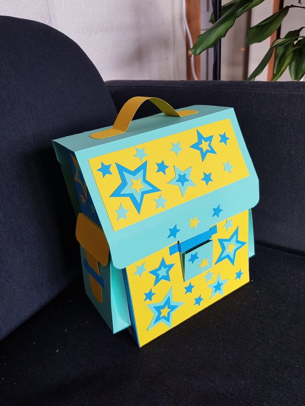 Geschenktasche – Schulranzen mit Sternen – Bastelanleitung und Vorlagen