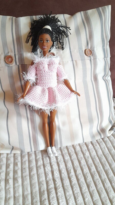 Häkelanleitung: Eislaufkostüm für Ankleidepuppen