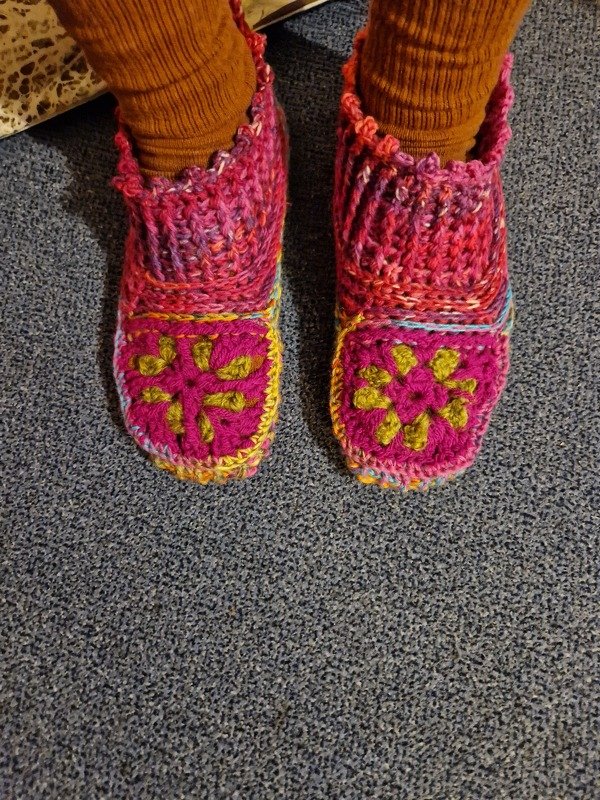 Gehäkelte Hausschuhe DOMINO