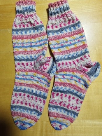 Tolle Farbe, Socken sind immer ein willkommenes Geschenk