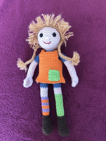 Meine zwei kleinen Enkelinnen wünschten sich von mir eine Pippi Langstrumpf. Da ich keine Anleitung fand, habe ich mal wieder selbst was kreiert - hier die zweite.