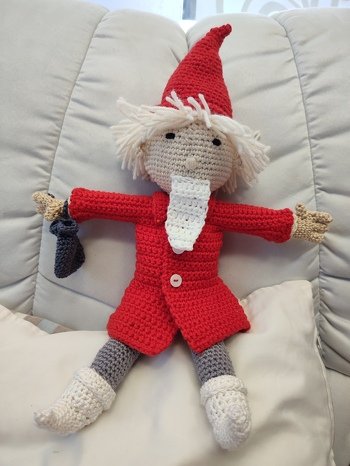 Die Anleitung ist gut gemacht. Ich freu mich sehr über mein Sandmännchen, war allerdings sehr viel Arbeit 😊