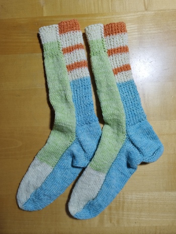 Mit 2 Nadeln gestrickt