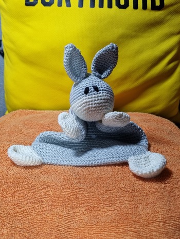 Die Anleitung ist leicht verständlich geschrieben und das Ergebnis ist einfach zu knuffig.
Die werdenden Eltern hatten sich etwas mit 