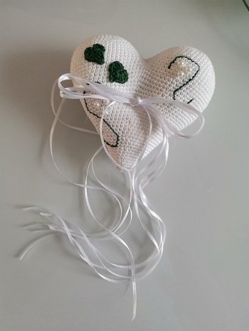 Zur Hochzeit meiner Tochter, nach einer Anleitung die ich hier gekauft habe, gehäkelt