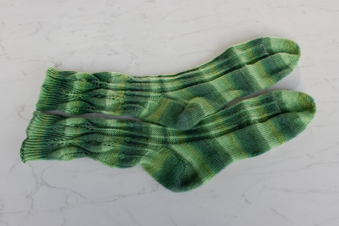 Toe-Up-Socks &quot;Feathers &amp; Lines&quot;, knitting pattern for 3 Sizes