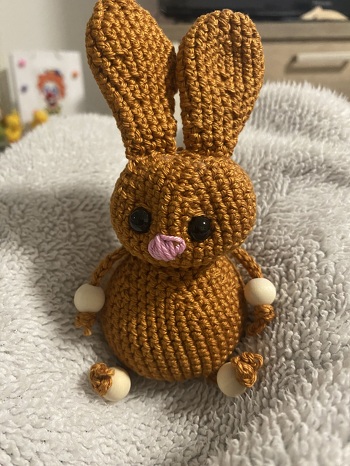 Das erste Häschen ist von der Nadel gehüpft