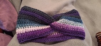 Schnelles Stirnband. Gehäkelt aus Resten.