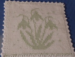 Ich kanns nicht lassen… Die Schneeglöcklein stammen von Wolly Hug's Jahresdecke.