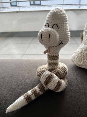 Die Grinseschlange klein hat total Spaß gemacht zu häkeln und ist wirklich anfängertauglich.