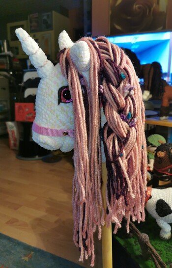 Ich habe dieses Einhorn von Marili Designs für meine Enkelin gehäkelt.