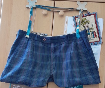 Hosenshopper, aus einer ausgedienten Sommerhose