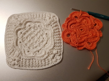 Ein Granny ist fertig. Es hat mir soviel Spaß und Freude bereitet,  dass ich gleich ein Zweites begonnen habe. Alle anderen Projekte, die ich eigentlich vorhatte, müssen jetzt warten. Jetzt ist Granny- Time ! Einfach wunderschön!! Danke, liebe Petra ❤