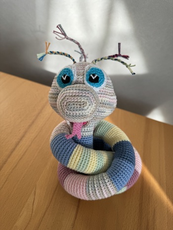 1000 % knuffig!! Danke an Streifgetier für Schlange Elsa. Verschenke sie soooo gern 🫶🏻