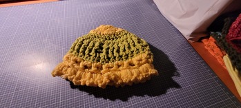 Babymütze / Puppenmütze
Eigen Kreation ohne Anleitung gehäkelt