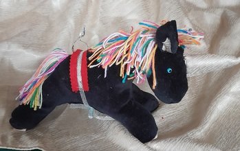 schwarzes Einhorn als Geldbote zur Firmung für die Enkelin