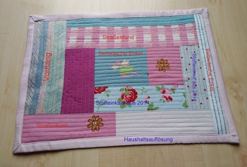 Ein Tischset aus alter Bettwäsche, Tischwäsche und gut gelagertem Stoff