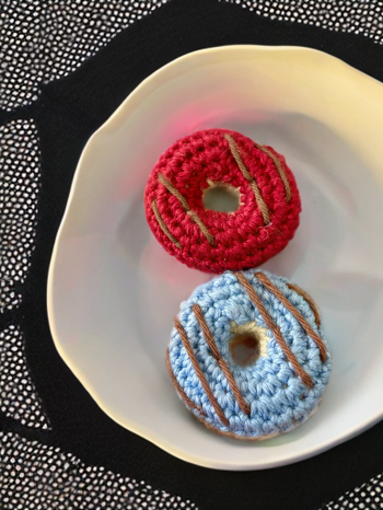 Habe die Donuts für die Spielküche meiner Tochter gemacht :) Anleitung war einfach und gut zu verstehen
Anleitung von TiffyCrafts