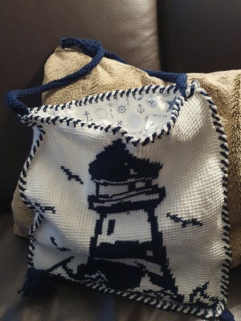 Das erste Mal tunesisch gehäkelt und eine schöne Sommertasche erhalten. 🥰