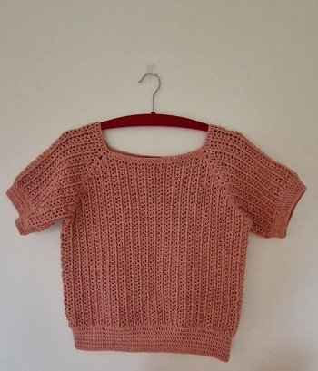 Pullover Frühlingsbrise in verkürzter Form von @milahaekelt.
Es hat nach anfänglichen Schwierigkeiten ganz gut geklappt.