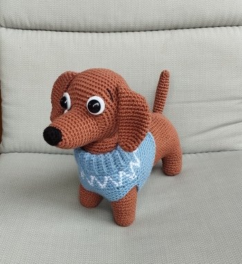 Ein zuckersüßer Dackel zum lieb haben ist nach der tollen Anleitung entstanden...