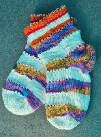 Wieder ein paar Socken fertig. Da ich dieses Muster jetzt in 5 Paar Socken verstrickt habe,werde ich es wohl so schnell nicht mehr stricken 😜