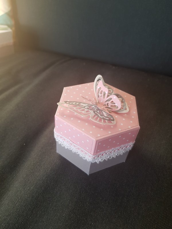 Geschenkschachtel in 4 Größen, sechseckig – Bastelanleitung mit Vorlagen.