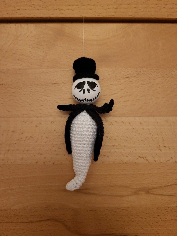 Spooky sceleton ghost Halloween hanger wooden balls