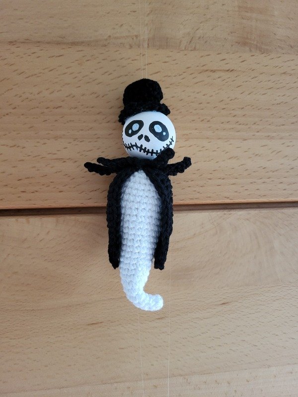 Spooky sceleton ghost Halloween hanger wooden balls