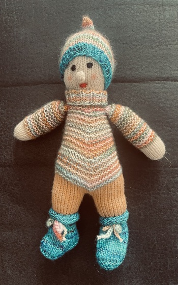 Hat sehr viel Spaß gemacht das Püppchen nachzustricken! Wird sicher nicht das letzte sein.