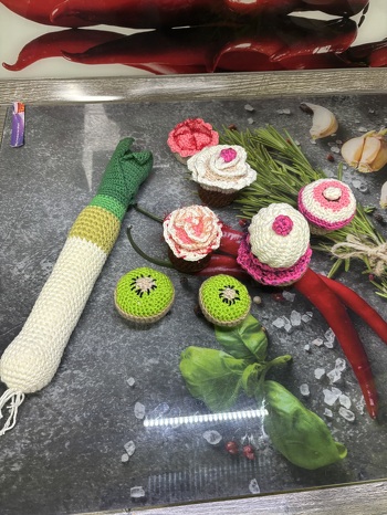 Der Kaufladen muss ausgestattet werden.